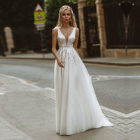 VLLUSISA A Line V-neck Sleeveless Wedding Dresses Beading Lace Appliqued Bridal Gowns