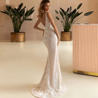 Simple V-neck Sleeveless Backless Wedding Gown Lace Appliqued Wedding Dress With Detachable Tail