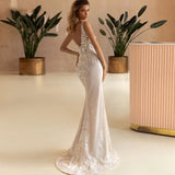 Simple V-neck Sleeveless Backless Wedding Gown Lace Appliqued Wedding Dress With Detachable Tail