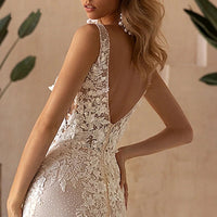 Simple V-neck Sleeveless Backless Wedding Gown Lace Appliqued Wedding Dress With Detachable Tail