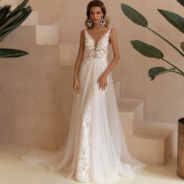 Simple V-neck Sleeveless Backless Wedding Gown Lace Appliqued Wedding Dress With Detachable Tail