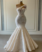 Luxury Pearls Beaded Wedding Dresses Scoop Neckline One Shoulder Mermaid Bridal Gowns