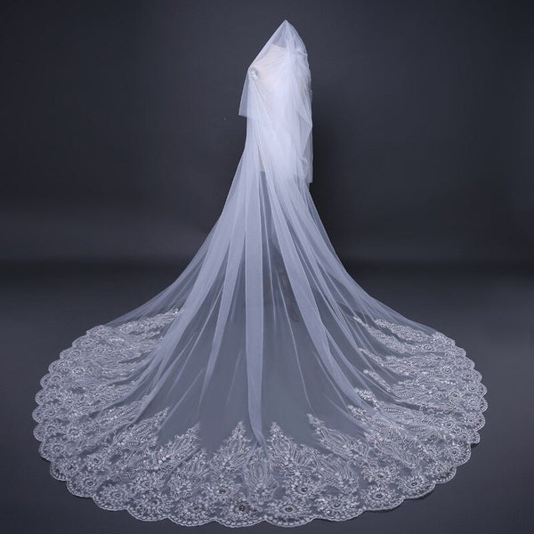 Voile de mariée cathédrale à paillettes en dentelle traînante à la mode